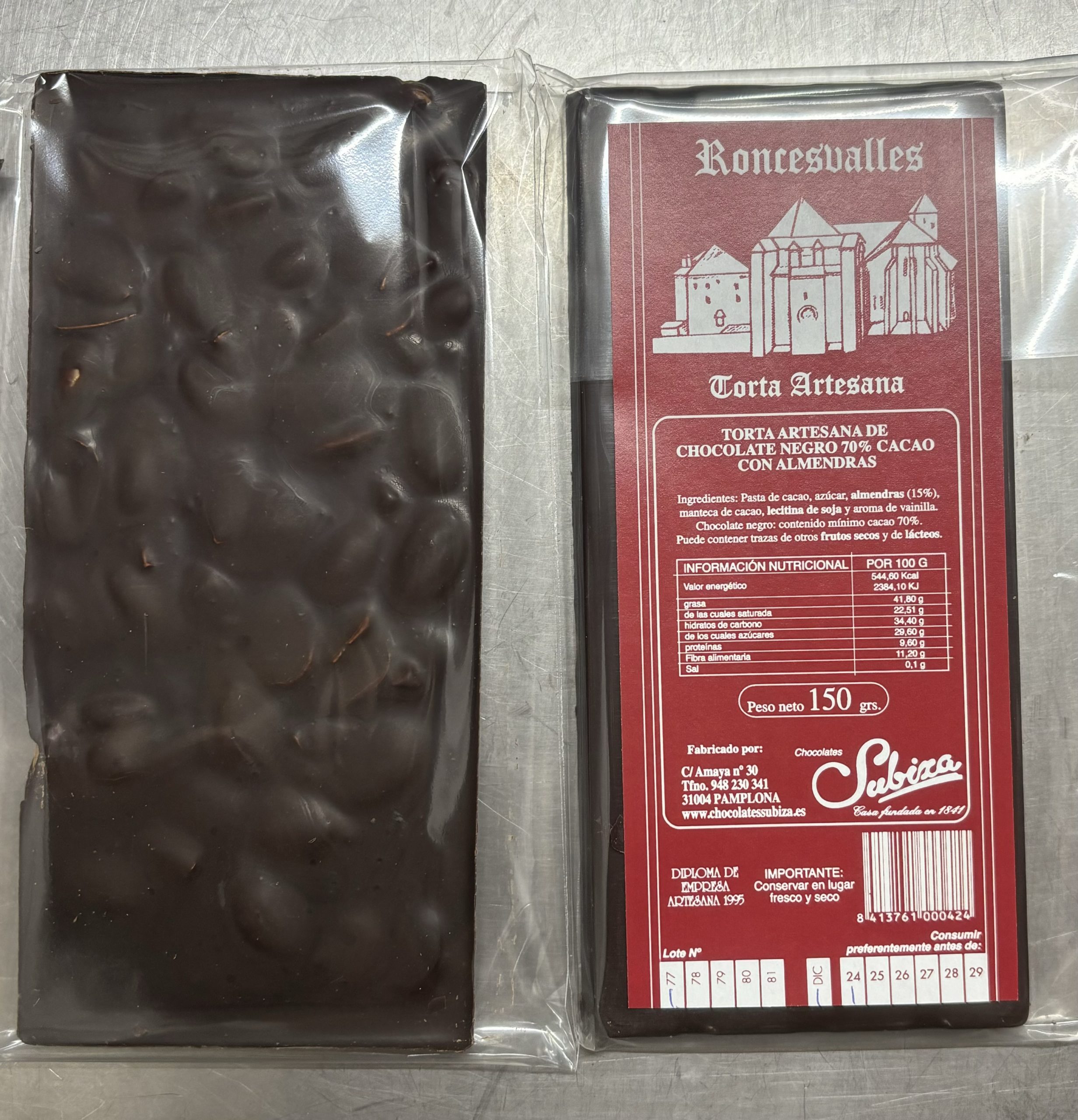 Torta de chocolate negro 70% de cacao con almendras